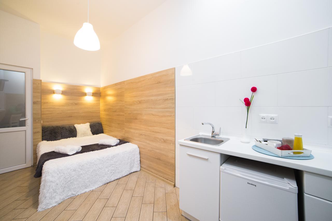 Smart Apartment On Filatova Lviv Ngoại thất bức ảnh