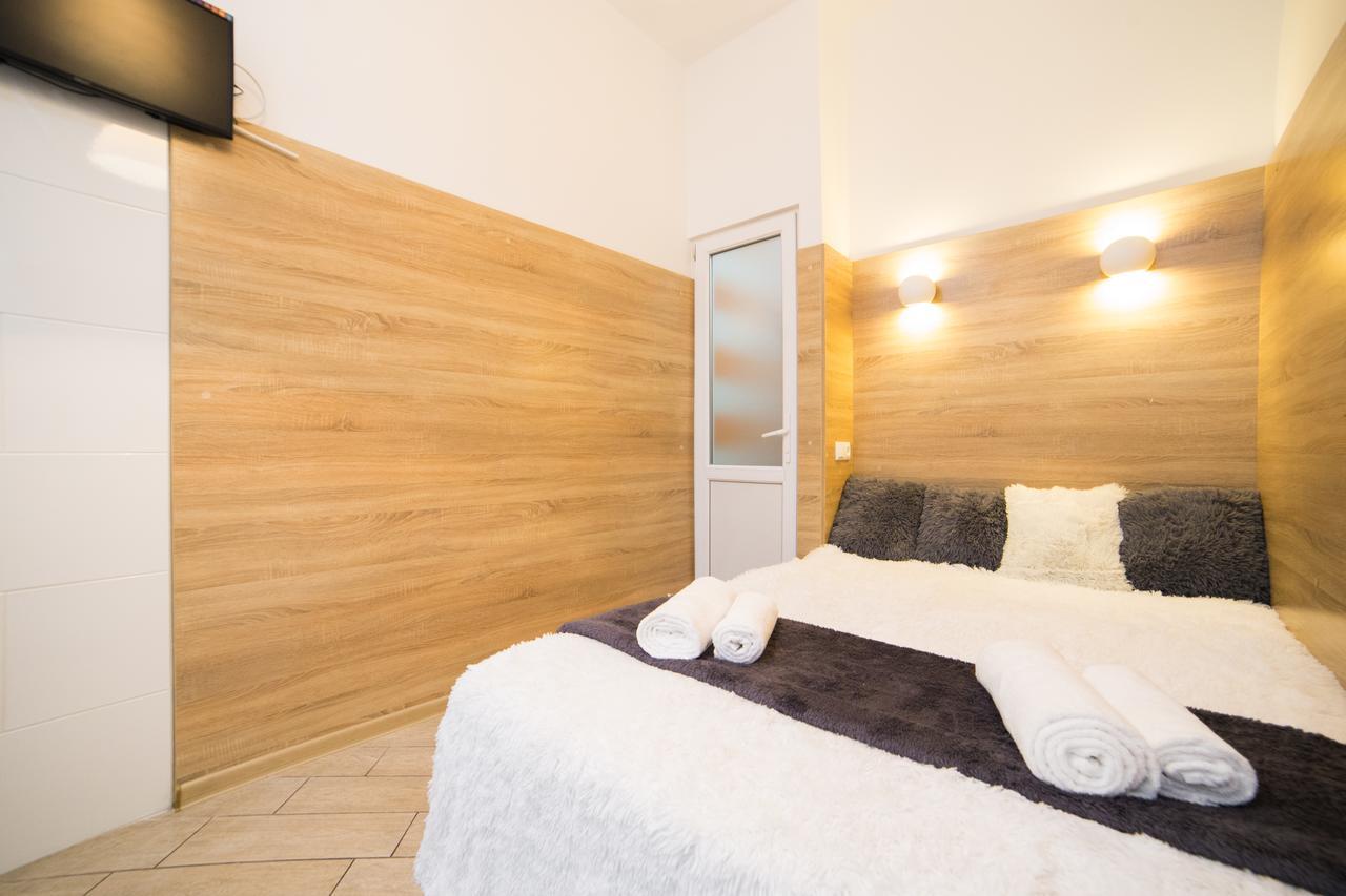 Smart Apartment On Filatova Lviv Ngoại thất bức ảnh