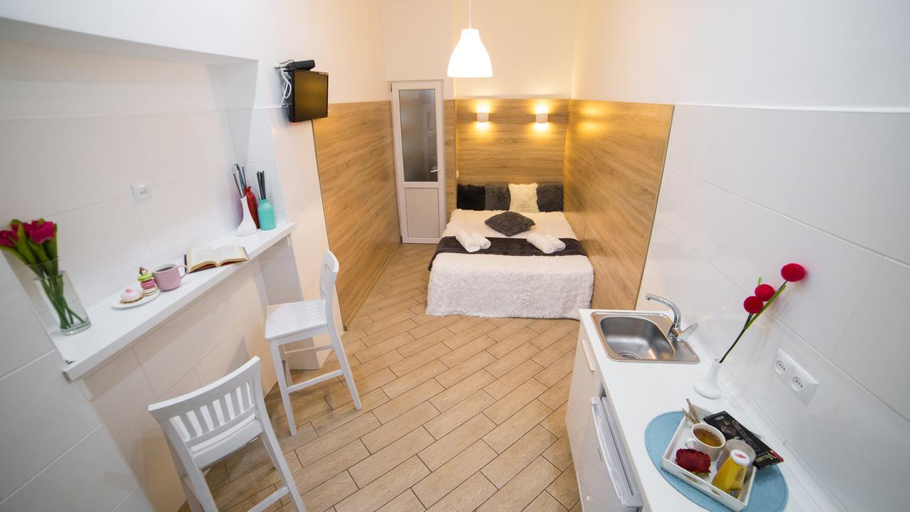 Smart Apartment On Filatova Lviv Ngoại thất bức ảnh