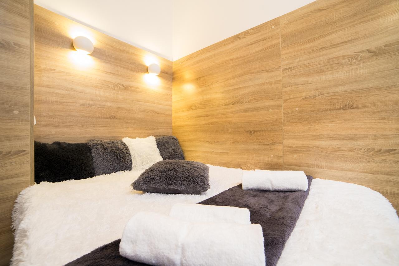 Smart Apartment On Filatova Lviv Ngoại thất bức ảnh