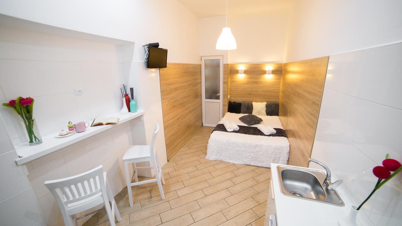 Smart Apartment On Filatova Lviv Ngoại thất bức ảnh
