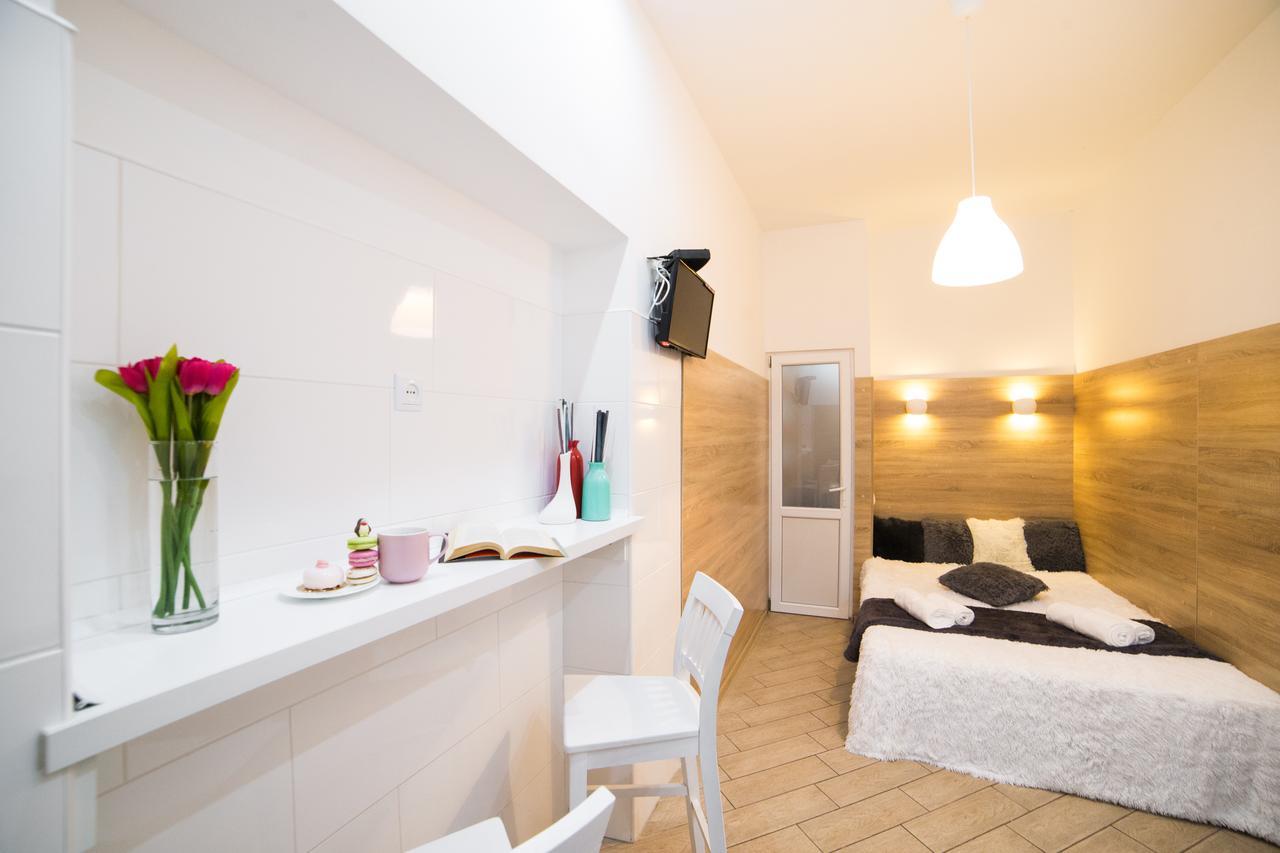 Smart Apartment On Filatova Lviv Ngoại thất bức ảnh